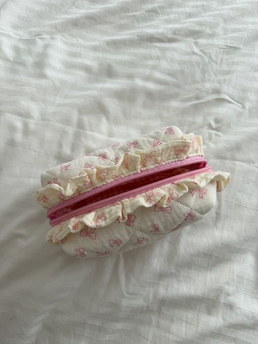 Kosmetyczka kremowo rózowa w kokardki akcesoria pinterest coquette