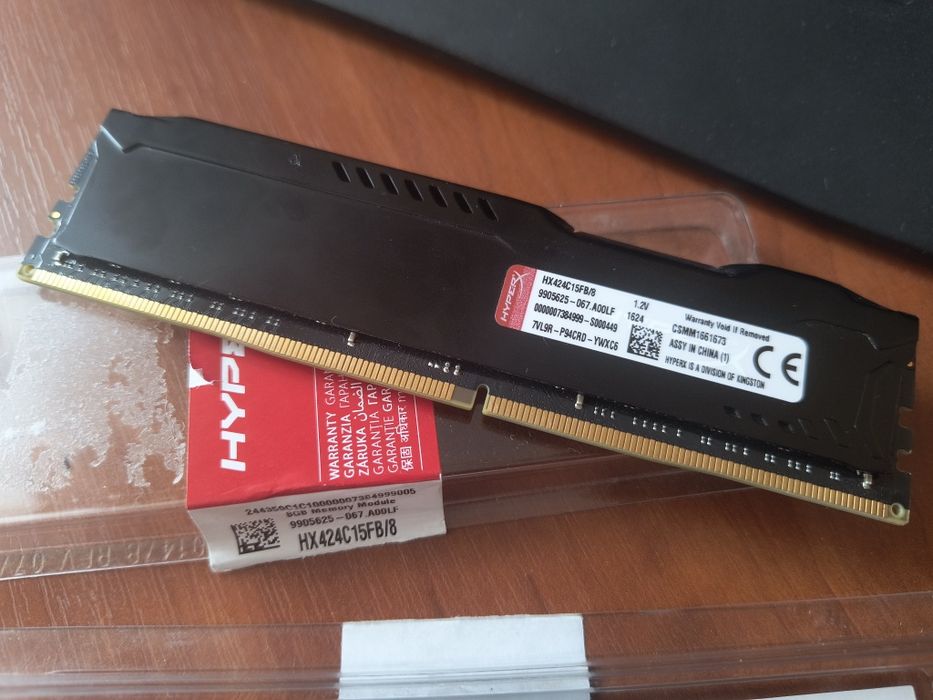 Оперативна пам'ять DDR4 8гб 2400Мгц