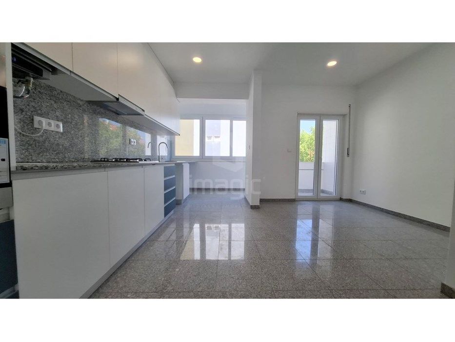 Apartamento T3 totalmente remodelado - Mafra centro
