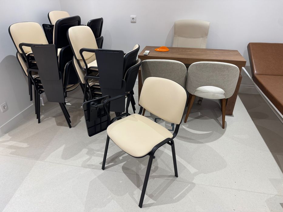 Cadeira Fixa 4 pés Visitante Sala de Espera Reunião Multiusos Igrejas