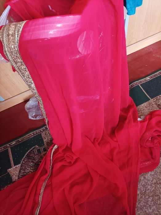 Індійське сарі. Різноманітні кольори