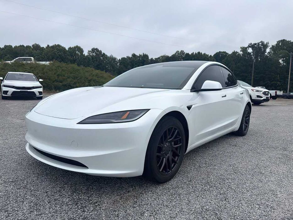 Tesla Model 3      2025