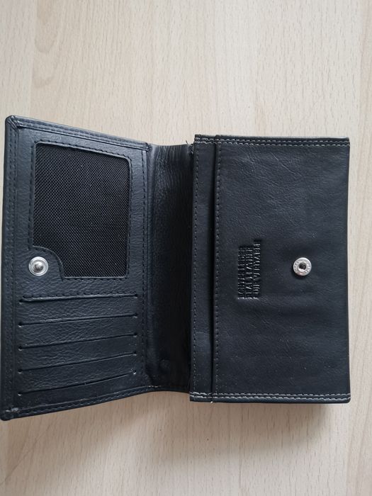 Carteira nova em pele genuína