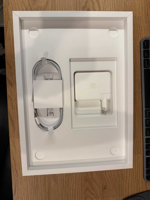 Macbook pro 16.2 M1 max / 24 GPU / 32 G / 1TB SSD  Faktura Vat