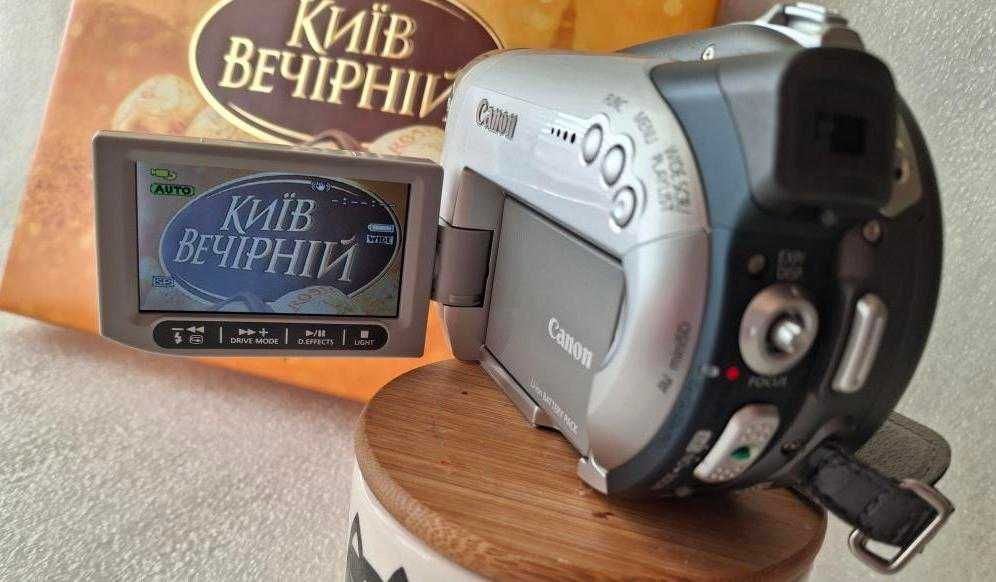 Видеокамера CANON DC21
