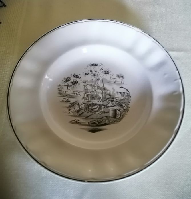 Pratos vintage ( Sacavém).