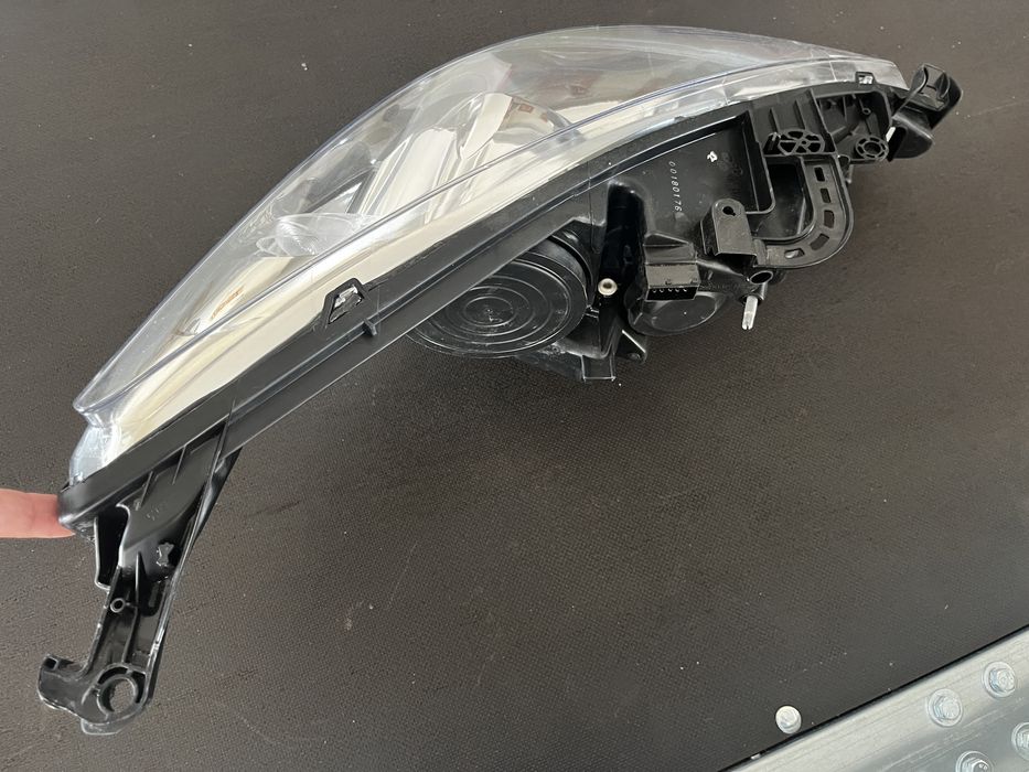 Farol esquerdo Peugeot 207
