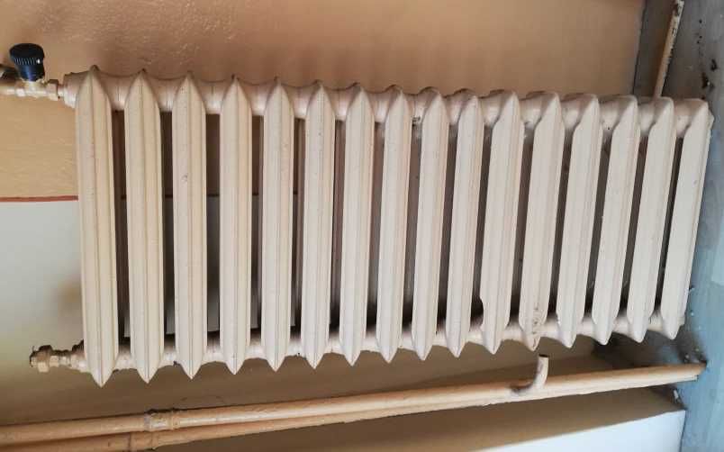 Kaloryfer kaloryfery żeliwne grzejnik żeberka stan BDB