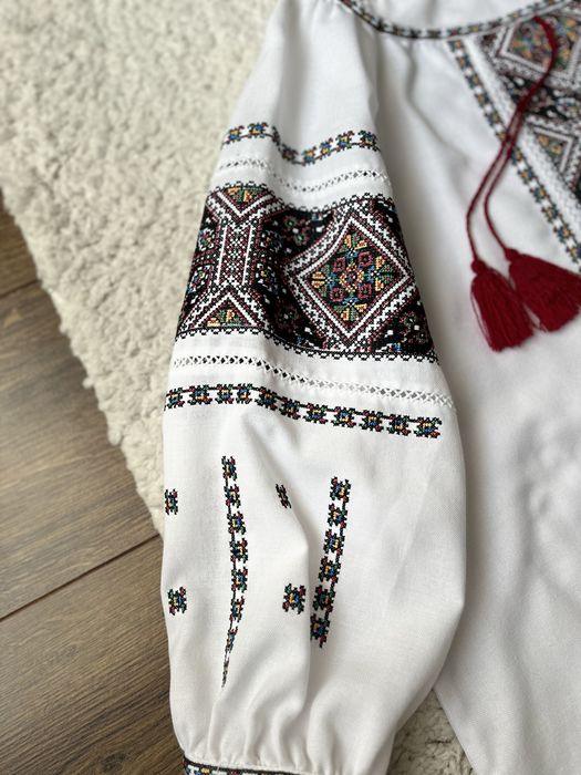 Вишиванка жіноча розмір S