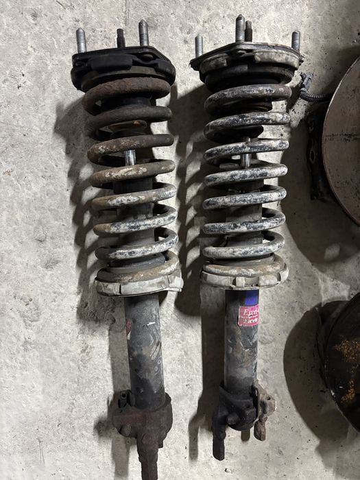 Цапфа амортизатор Jeep Grandcherokee wk1 3.0 crd полуось ступица