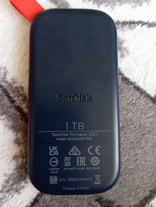 Продам Зовнішній накопичувач SSD 1TB SanDisk Extreme Portable E30