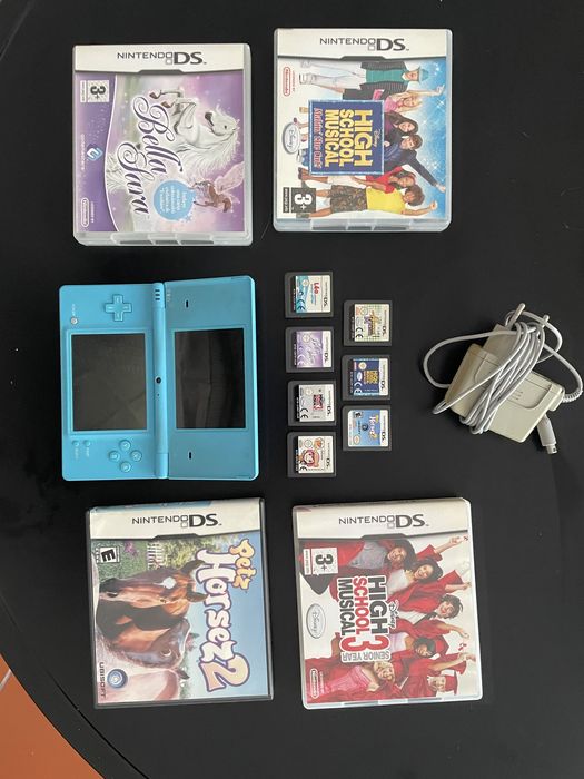 Nintendo DSi azul e jogos