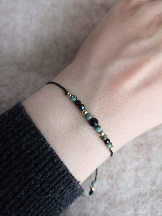 Bransoletka z kamieni naturalnych na sznurku