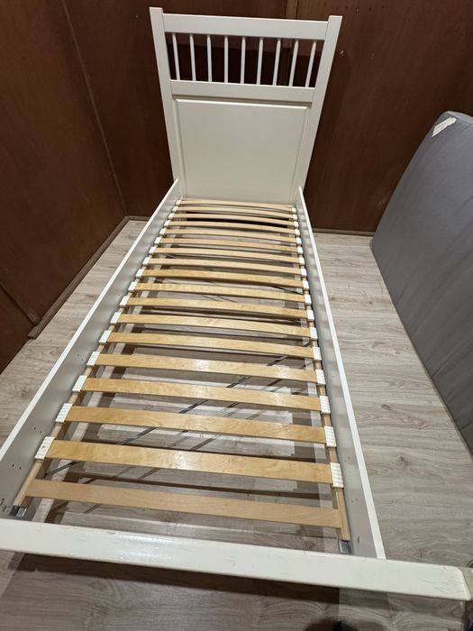 Cama de solteira + Colchao Ikea