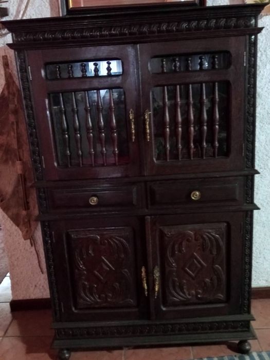 Móvel em madeira  (garrafeira)