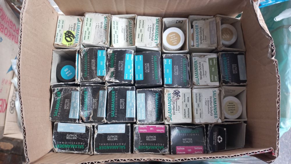 Лот :крема и аерозолі по догляду  за взуттям та  и  одягом