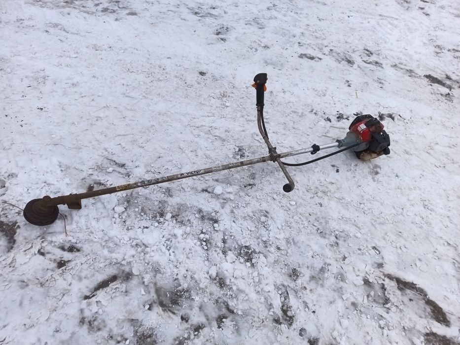 Kosa spalinowa Victus BC32