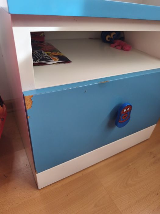 Cama de criança lacada em branco e azul