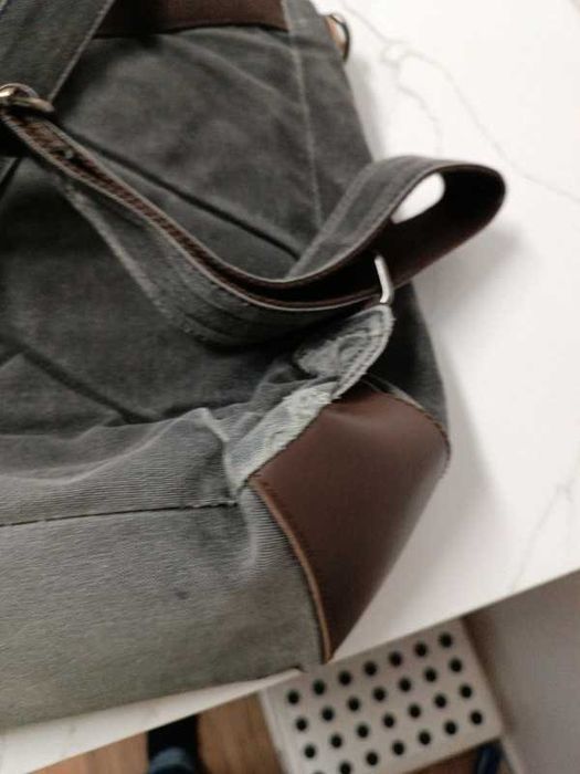 Mochila Grant em ganga com acabamentos em pele