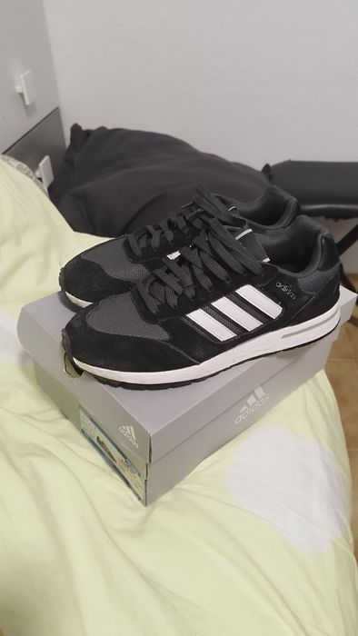 Tênis adidas 40,5