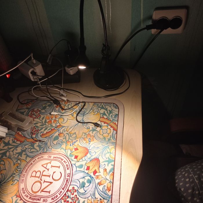 Ikea.Гнучка настільна лампа.