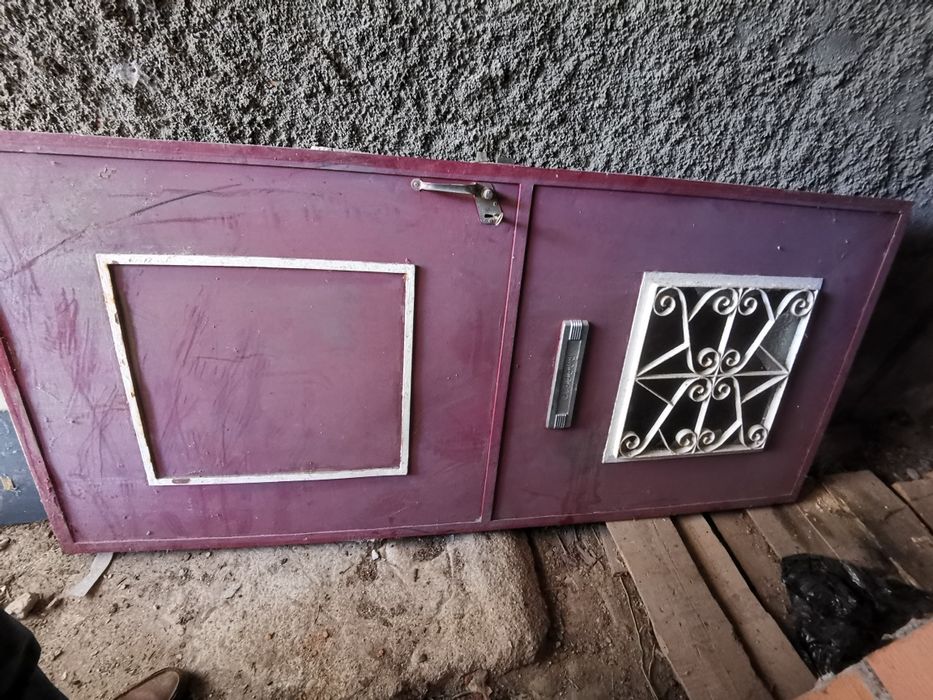 Portas em ferro em bom estado