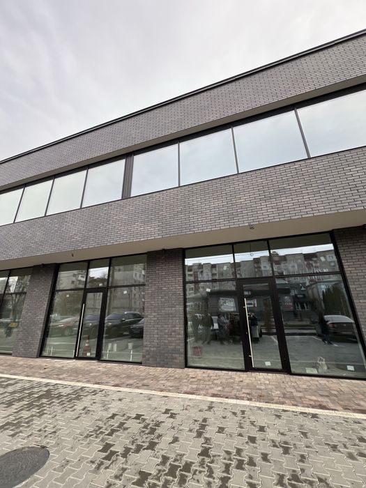 Оренда комерційного приміщення в ТЦ Журавель