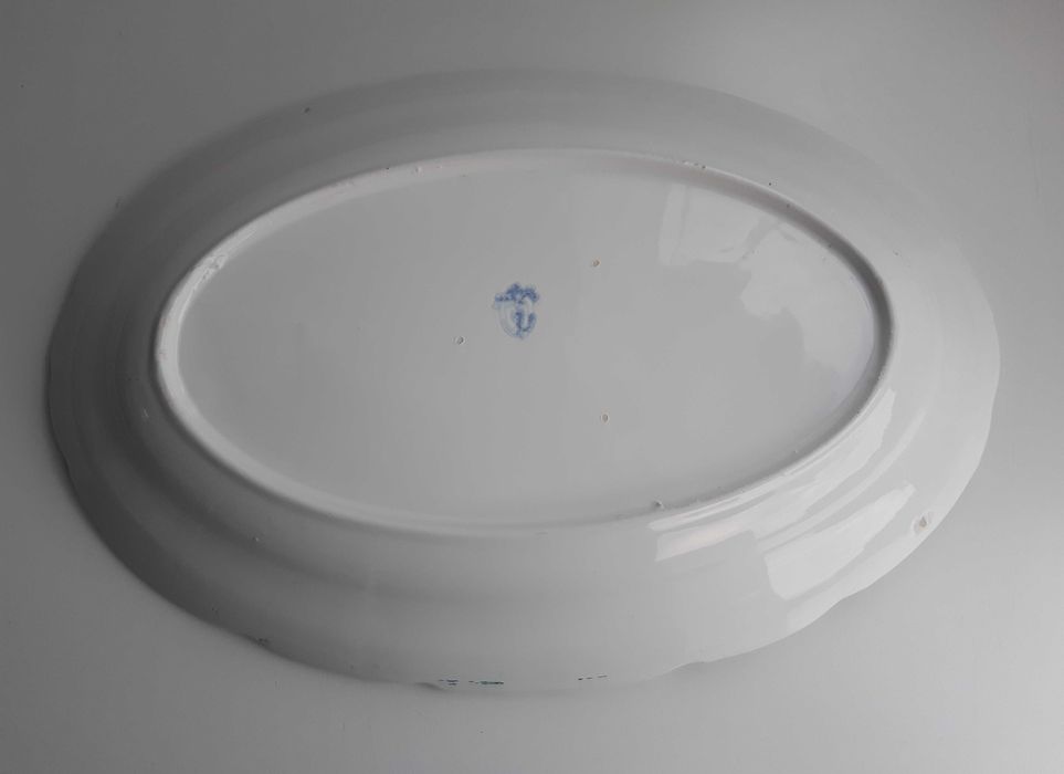 Travessa em faiança Portuguesa de grandes dimensões