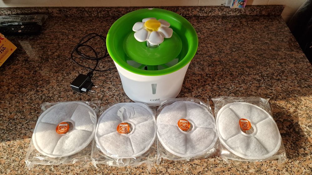 Bebedouro Catit em bom estado com filtros novos