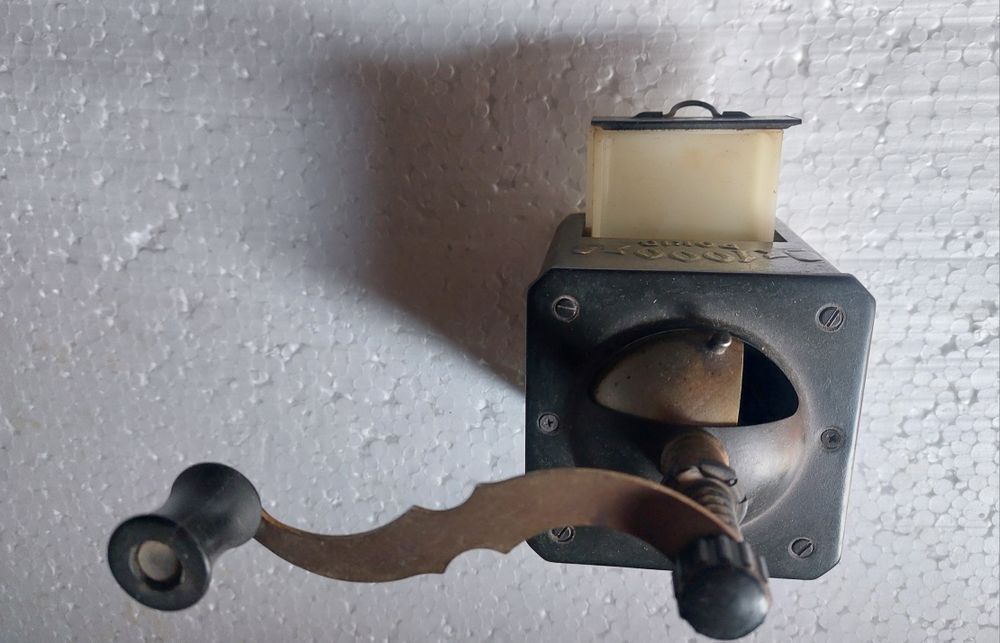 Кофемолка ручная Володимир.