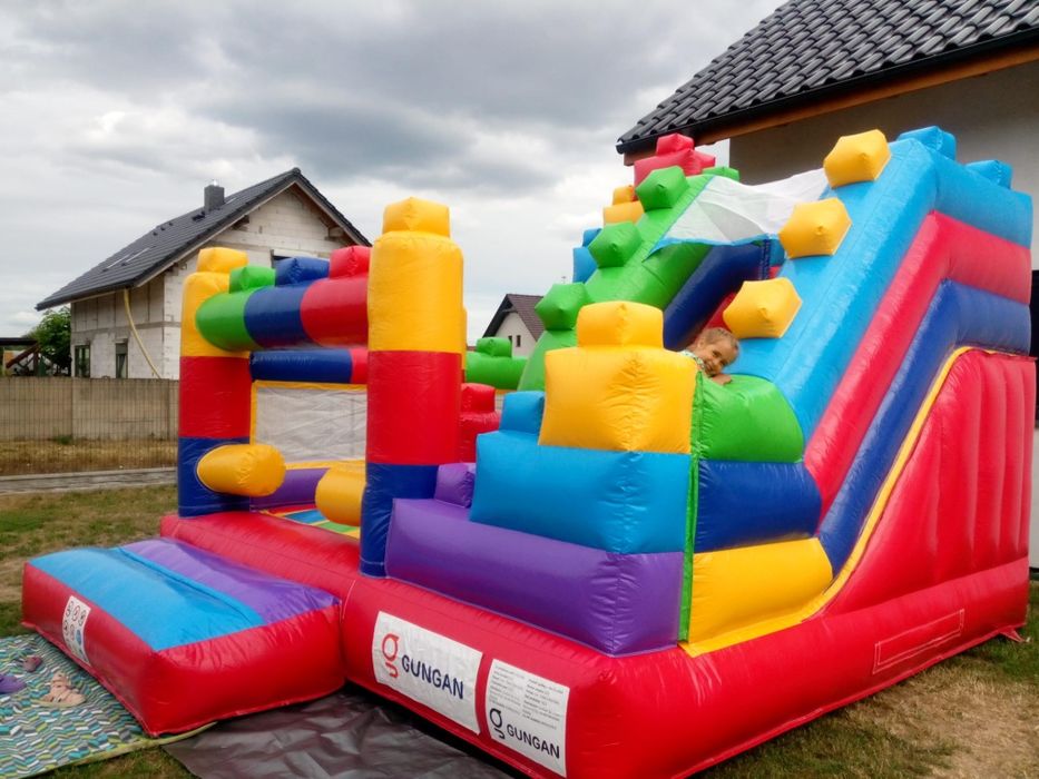 Dmuchany zamek ze zjeżdżalnią Kolorowe Klocki