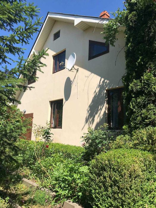 Продам будинок в передмісті Івано-Франківська