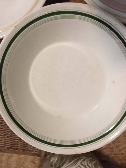 Тарілки та полумиски