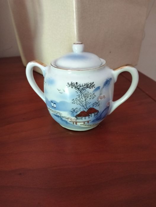 Cafeteira e Açucareiro Antigos em Porcelana Japonesa Pintada à Mão