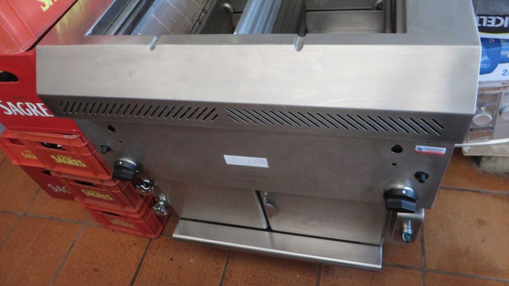 Grelhador Industrial GRESILVA GHPI R2/800 Multifuncional (205kg) – Como Novo