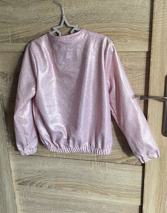 Bluza dziewczęca 128 perłowo jasno różowa – stan bardzo dobry
