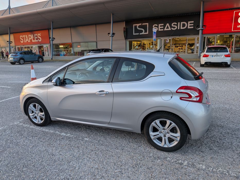 Peugeot 208 82cv (2013)