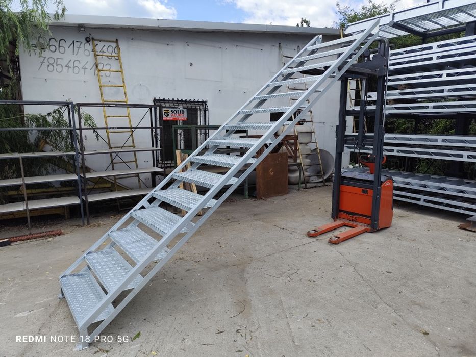 Schody metalowe wejście na 3m ocynkowane loft 15 stopni