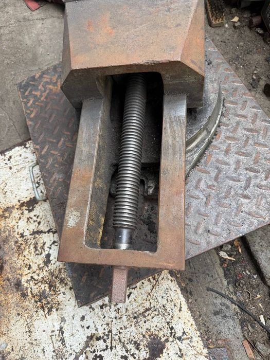 Тиски стоночные 250 мм