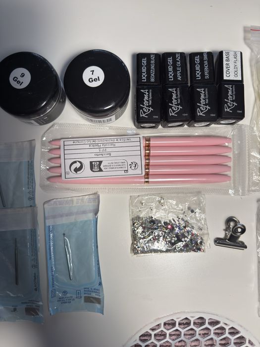 Zestaw do manicure frezy cążki żele pedzelki