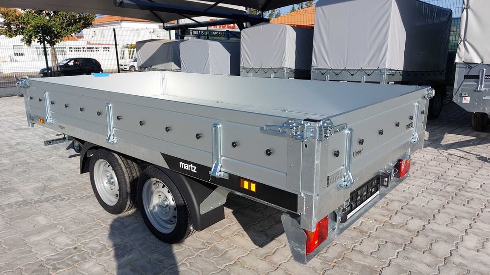 Atrelado   MARTZ modelo Kipper 300/2  (2.7T)  Basculante Hidráulico.
