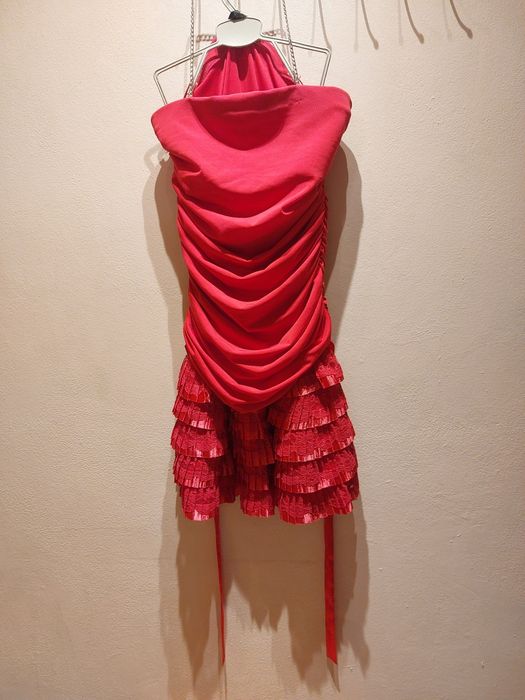 Różowa sukienka z falbanami S