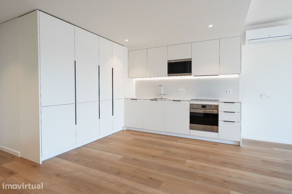 Apartamento T2 com estacionamento, Miraflores, Oeiras