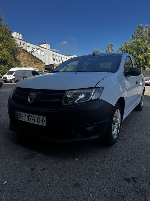 Dacia Logan 2016 год 1.6 Газ-бензин Оформление !