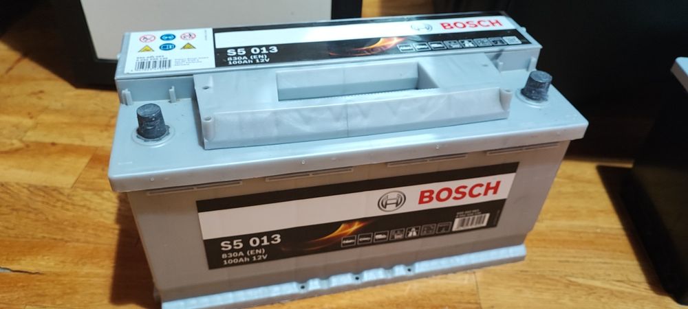 Батарея акумуляторна  BOSCH 100Ah 830A S5 013 акб