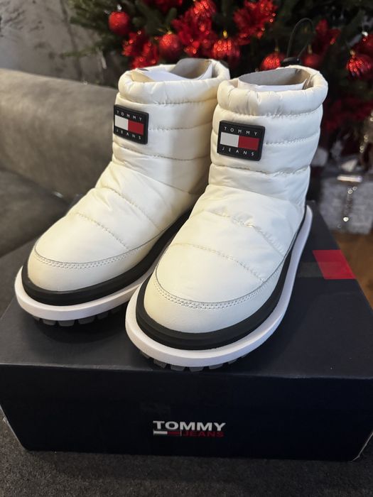 Жіночі білі дутики Tommy Jeans