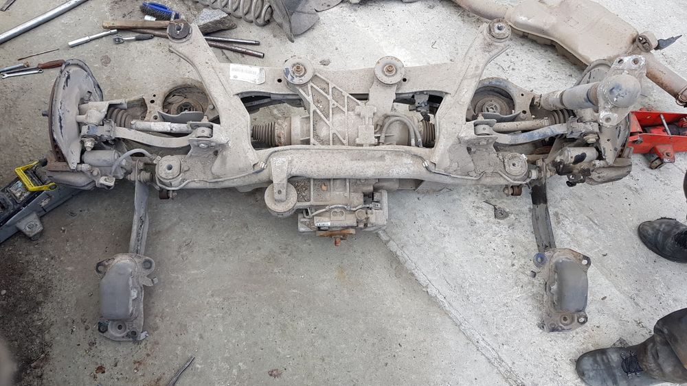 Задний мост пассат б6 3.2 4motion,подлокотник