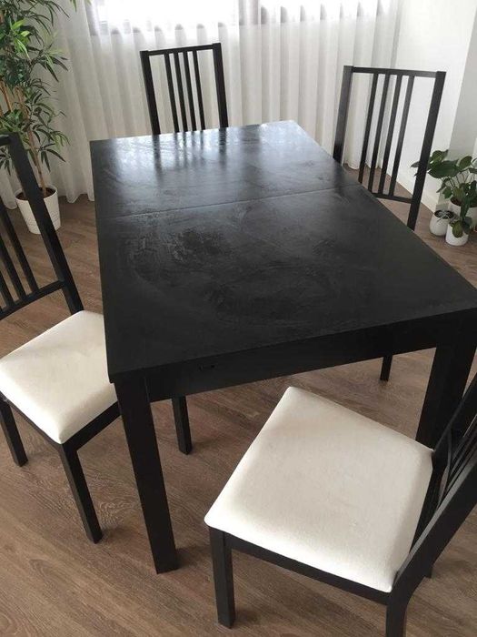 Mesa de sala e 4 cadeiras