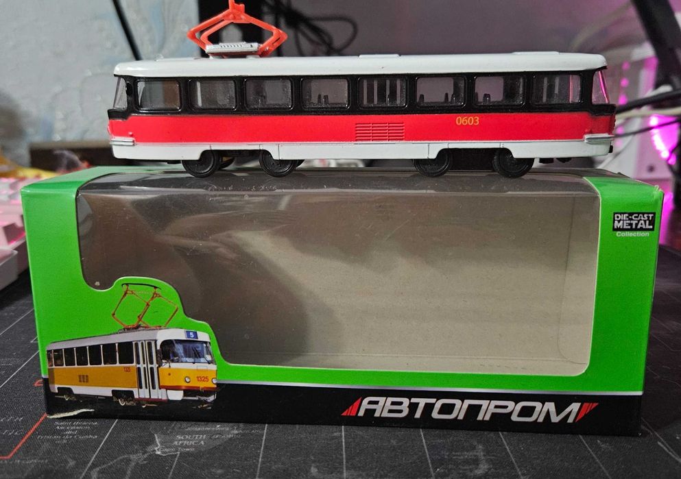 Трамвай игрушка.