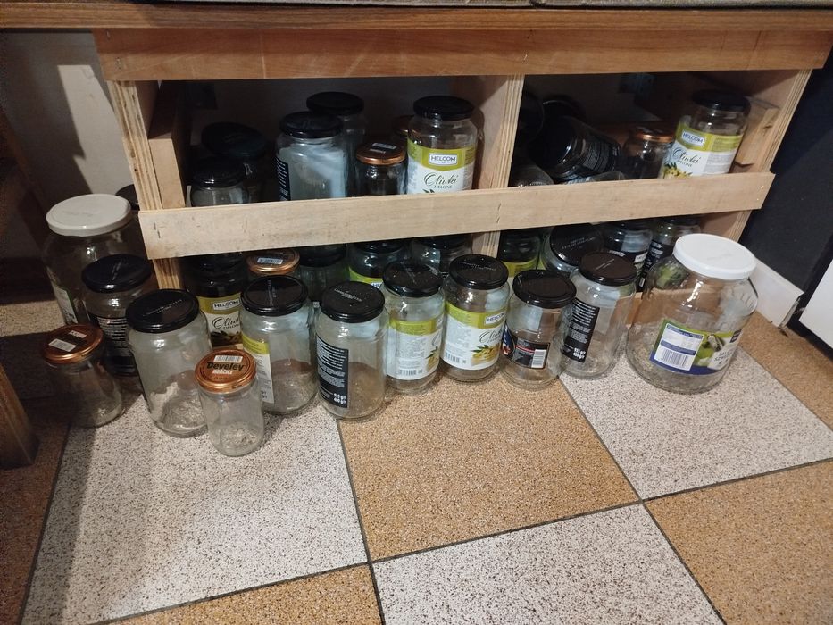 Słoiki różnej wielkości